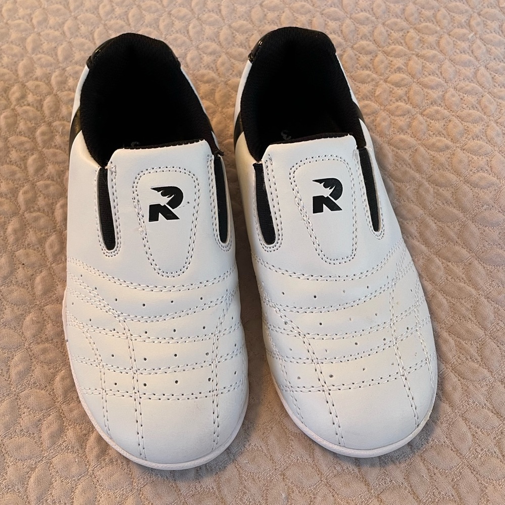 Martial arts indoor shoes